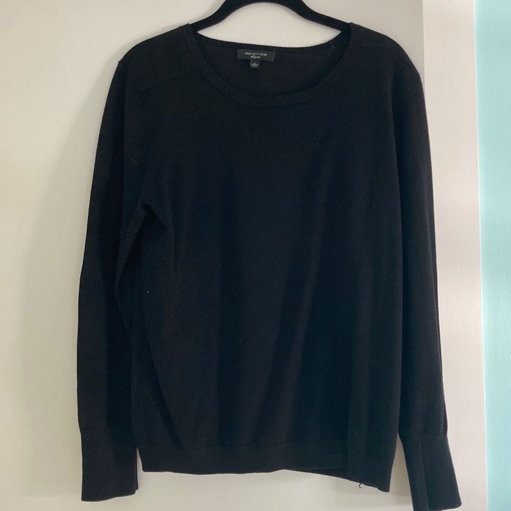 Black large fitted sweater